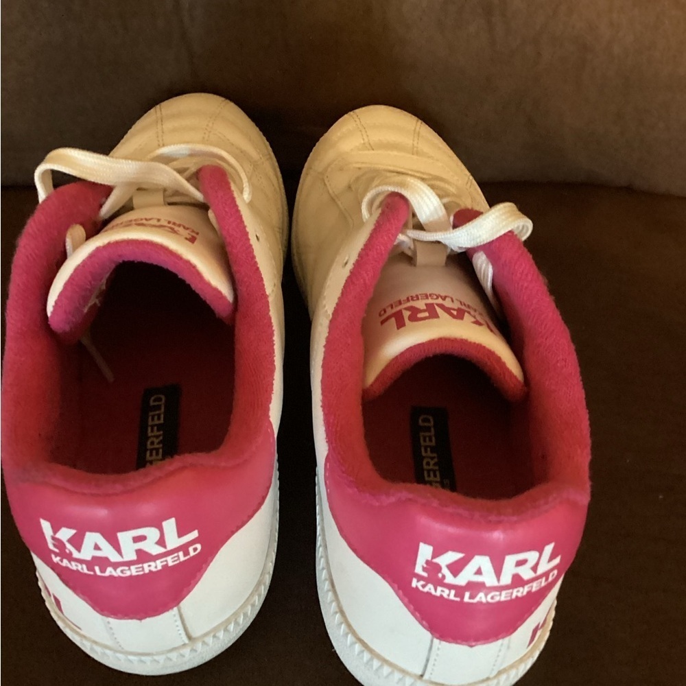 Karl Lagerfeld Paris
Unisex LILY KARL SNEAKER
SZ 7.5
BT2 - Picture 5 of 8